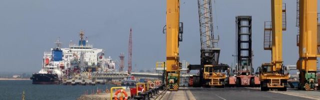 Muelle-Sur-Puerto-Huelva_1494161108_124912152_667x375 Puerto Huelva