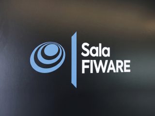 Fotografía del letrero de la sala de tecnología FIWARE de La Lonja de la Innovación